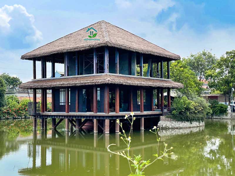 Nhà gỗ tiền tỷ tại Hà Nam sử dụng Cỏ tranh nhân tạo