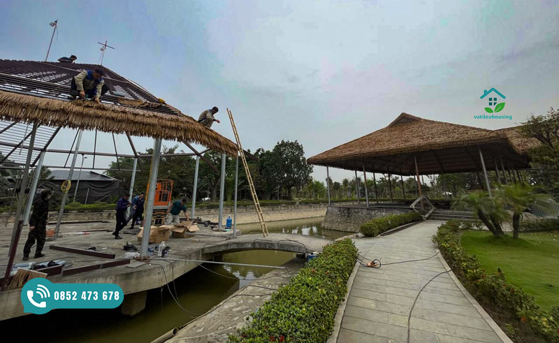 Báo giá Rơm nhân tạo lợp mái Hà Nội mới nhất 2025 mái tranh nhân tạo lợp nhà Hà nội