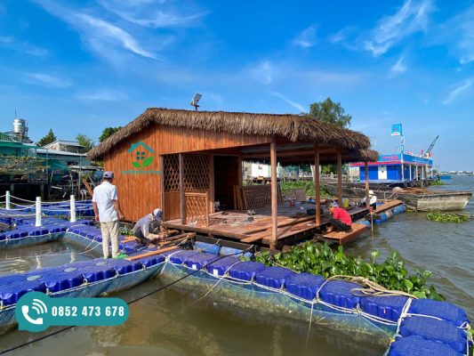 Nhà nổi lợp mái rơm nhân tạo